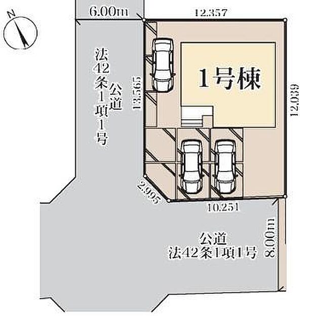 車種により3台まで駐車可能♪
道幅の広い角地なので明るく開放感に溢れた好立地です！お車の出し入れもラクラク♪