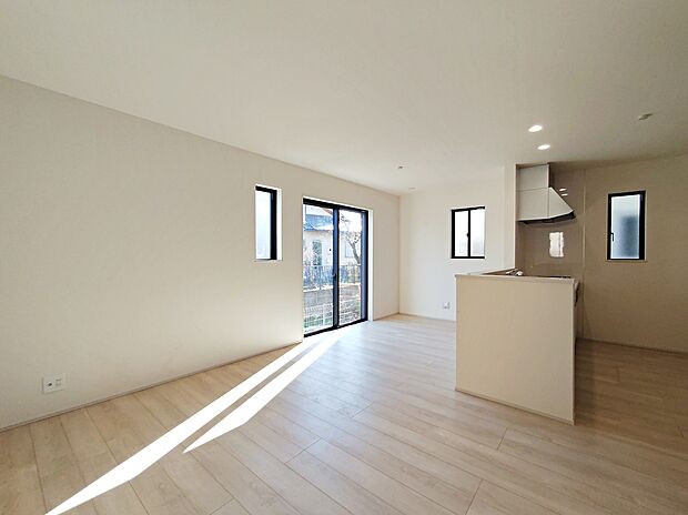 ご予約をいただければ、平日や夜間でもご案内は可能です。決まったお時間では中々身動きが取れないお客様も多いかと思います。お気軽にお申し出ください。