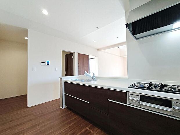 【1号棟】対面式システムキッチンです