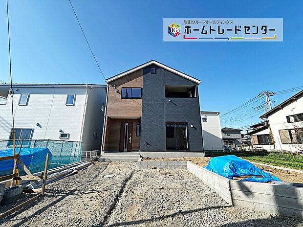 【前面道路含む現地写真】建物は安心できる耐震等級最高等級の住宅性能評価書付きです。震度7クラスの地震波を連続でかけても損傷無しとの実験結果も出ています。くつろげるわが家が、そのままご家族を守ってくれます。
