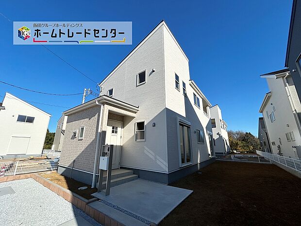 【現地外観写真】５号棟
写真だけでは伝わらない、この場所ならではの明るさや、心地よい空気感を、ぜひ現地でご体感いただきたいと存じます。まずはご予約の上、お気軽にお越しくださいませ。