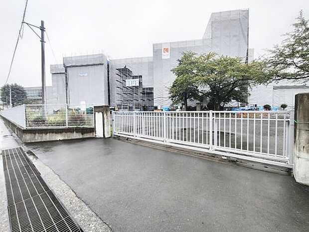 熊谷市立荒川中学校（約400m）