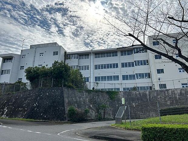 東松山市立白山中学校（約700m）