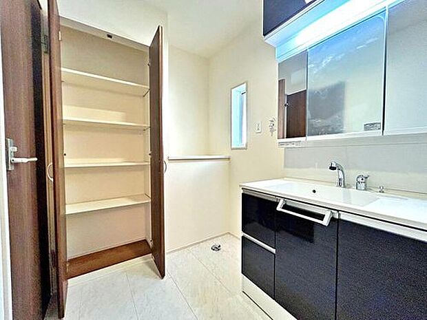 【脱衣所】脱衣スペースです