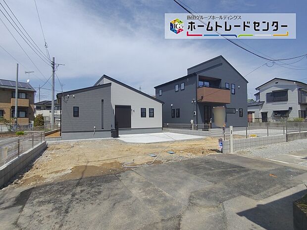 【前面道路含む現地外観写真】土日・平日やお仕事のお時間に合わせての夜間のご案内も実施しています。まずはお客様のご都合をお伺いさせて頂き、それに合う形で物件のご紹介をさせていただきます。お気軽にお問い合わせください。