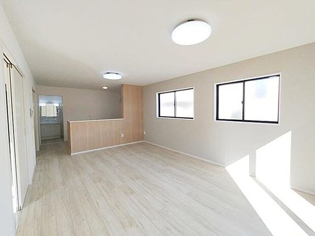 【リビング】☆1号棟☆
17帖あるリビングです。