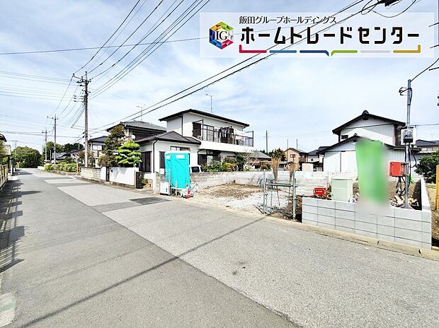 【前面道路含む現地写真】ゆとりの敷地面積約52坪、お車並列で2台駐車可能です◎南庭付き♪前面道路幅もゆったり6mで車の出し入れも安心です◎