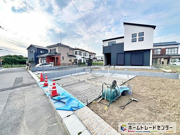 【前面道路含む現地写真】建物は安心できる耐震等級最高等級の住宅性能評価書付きです。震度7クラスの地震波を連続でかけても損傷無しとの実験結果も出ています。くつろげるわが家が、そのままご家族を守ってくれます。
