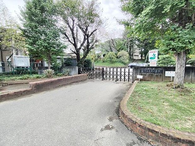 嵐山町立志賀小学校(約1,000m)
