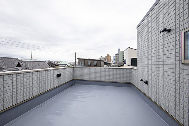 開放感のあるルーフバルコニー！