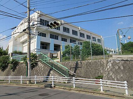 川西市立緑台小学校 約1,000ｍ(徒歩約13分)