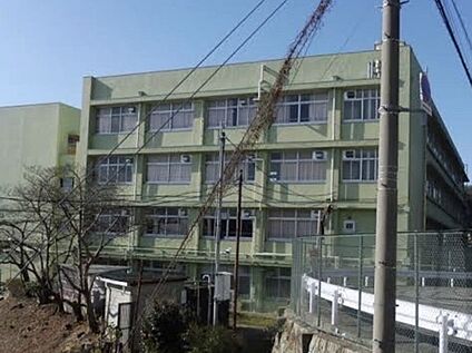 神戸市立雲雀丘中学校 約1,100ｍ(徒歩約14分)