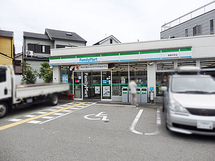 ファミリーマート箕面半町店 約350ｍ(徒歩約5分)
