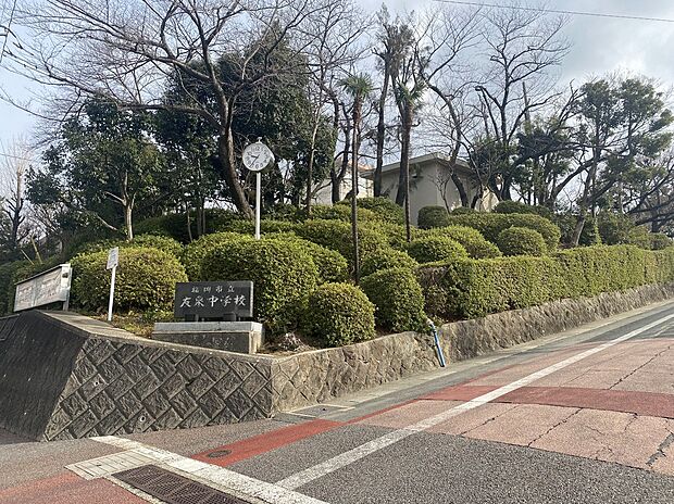 福岡市立友泉中学校（約1,300m）