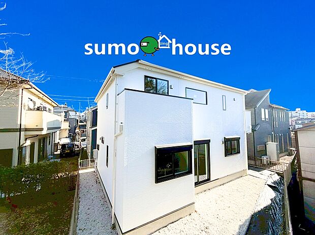 深く豊かな緑と爽快な青い空を感じる、まるで杜の中に暮らすような心地よさを存分に堪能いただける邸宅です。最高グレードの設備仕様が標準装備の新築住宅で快適で便利な生活をお送り頂ける一品です。