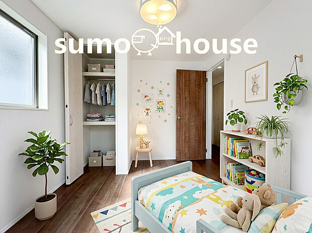 全室にワックス掛け不要のフローリングは傷や汚れに強く、日々のお掃除はサッと拭くだけで完了します。小さなお子様やペットがいるご家庭でも、新築時の美しさを長く手軽に保つことが可能です。(家具等はCGです)