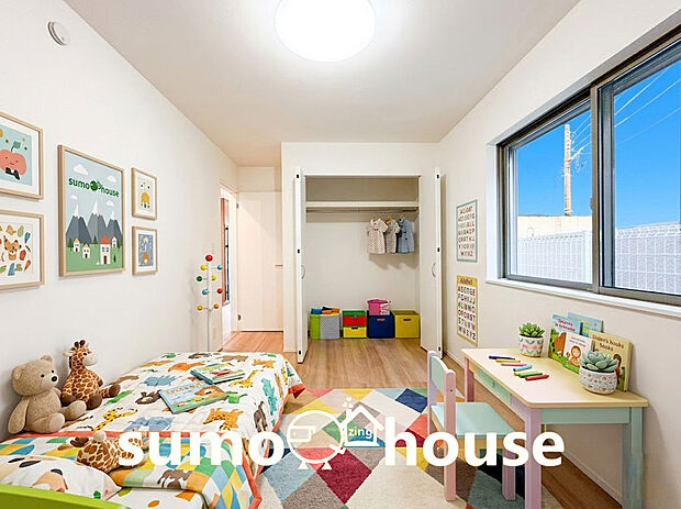 収納スペースも確保された居室は、子ども部屋としても使いやすく、机やベッドを置いてもゆとりのある広さ。将来的には書斎や趣味部屋としても活用できる、柔軟性の高い空間です。(家具等はCGです)