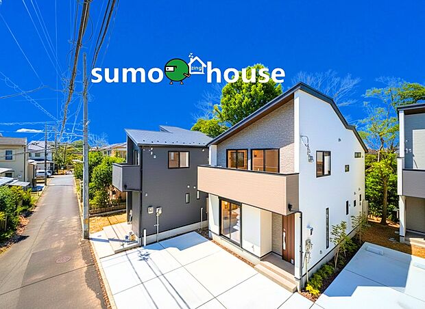 【落ち着いた住環境】前面道路は閑静な住宅地をはしる車通りの少ない道路。お車の出し入れが苦手なママや小さなお子様にも安心ですね。しっかり舗装もされているので、ベビーカーや自転車で通っても快適に通行できます。