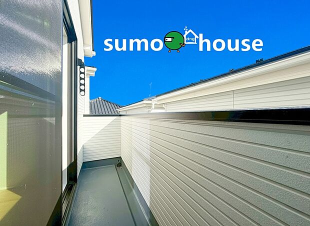 【落ち着いた住環境】四季を通じて自然と触れ合えるスポットが周辺には盛りだくさん！お散歩やジョギング、週末のご家族での遊びに最適です。目の前に広がる開放感とゆとり、暮らしの夢を育む理想の住まいがここにはあります。