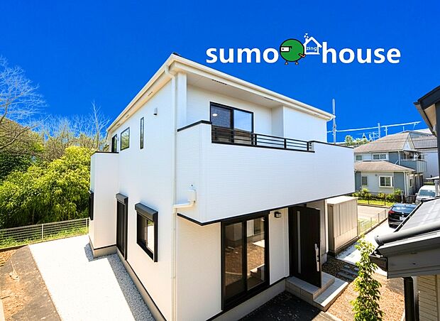 【洗練されたデザイン】まるで一枚の絵画のように、建築そのものが芸術となる住まい。最高峰のデザイナーズ住宅は、素材・空間・光の三位一体によって生み出される静謐と力強さを併せ持つ存在です。