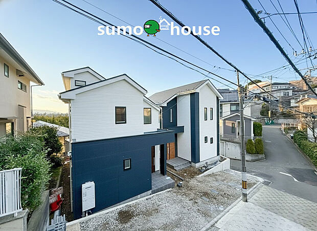 【洗練されたデザイン】まるで一枚の絵画のように、建築そのものが芸術となる住まい。最高峰のデザイナーズ住宅は、素材・空間・光の三位一体によって生み出される静謐と力強さを併せ持つ存在です。