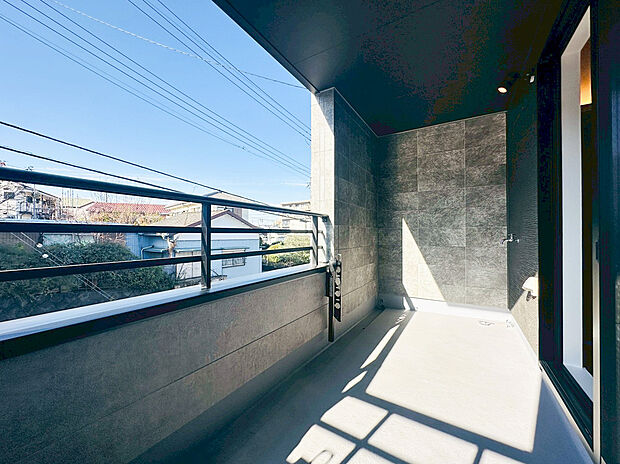 【落ち着いた住環境】毎日のお散歩も快適な緑に恵まれた閑静な住宅地は、伸び伸びスローライフを叶えてくれます。自然豊富な季節の移ろいを身近に感じられる環境で子育てすれば、お子様もきっと素直に成長してくれるはずです！