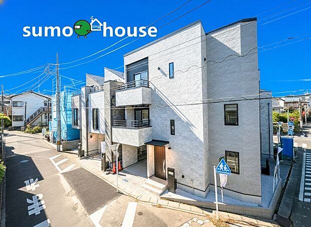 【洗練されたデザイン】まるで一枚の絵画のように、建築そのものが芸術となる住まい。最高峰のデザイナーズ住宅は、素材・空間・光の三位一体によって生み出される静謐と力強さを併せ持つ存在です。