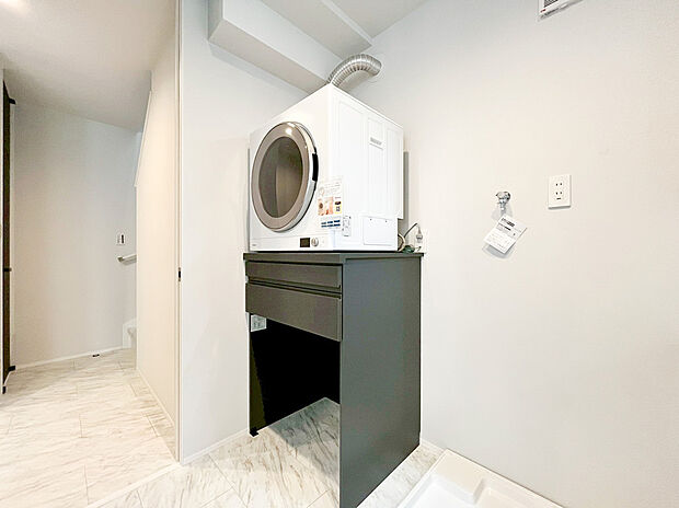 【乾太くん】家事の負担を大幅軽減！大人気ガス衣類乾燥機「乾太くん」完備！ 約1時間で洗濯物をふっくら乾燥。生乾き臭の原因菌を除去し、清潔な仕上がりです。