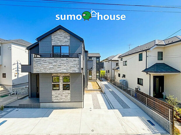 【洗練されたデザイン】深く豊かな緑と爽快な青い空を感じる、まるで杜の中に暮らすような心地よさを存分に堪能いただける邸宅です。最高グレードの設備仕様が標準装備の新築住宅で快適で便利な生活をお送り頂ける一品です。