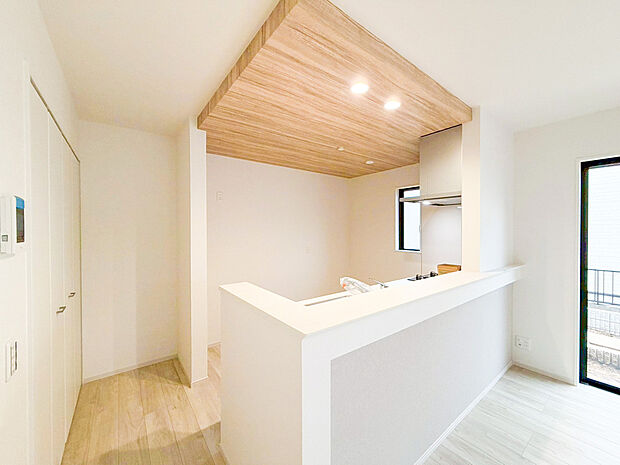 【キッチン】お料理を効率的に楽しく。ママの毎日のお料理を効率的にしてくれる動線は「1分でも家事の時間を短縮したい」という思いを叶えてくれます。