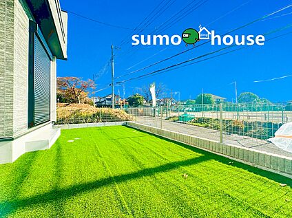 南側に広がる庭