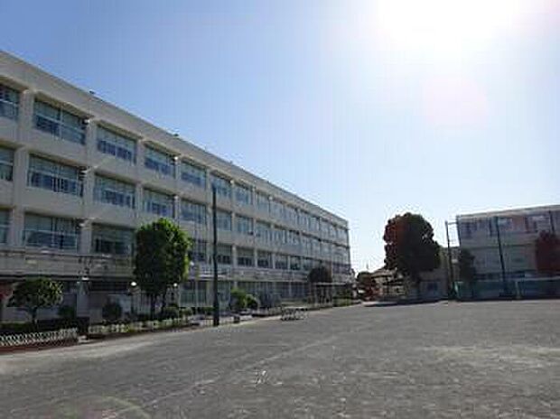 横浜市立新吉田小学校（約290m）