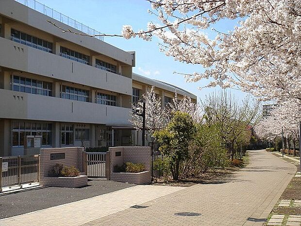 横浜市立東山田中学校（約760m）