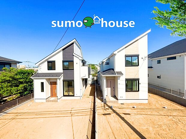 【洗練されたデザインの全10棟デザイナーズ住宅】閑静な住宅街の角地に佇む、ガーデンシリーズならではの洗練されたデザインが目を引く外観です。毎日の車の出し入れもスムーズに行える広々としたカースペースは、ご来客時にも安心の二台分をしっかりと確保します。