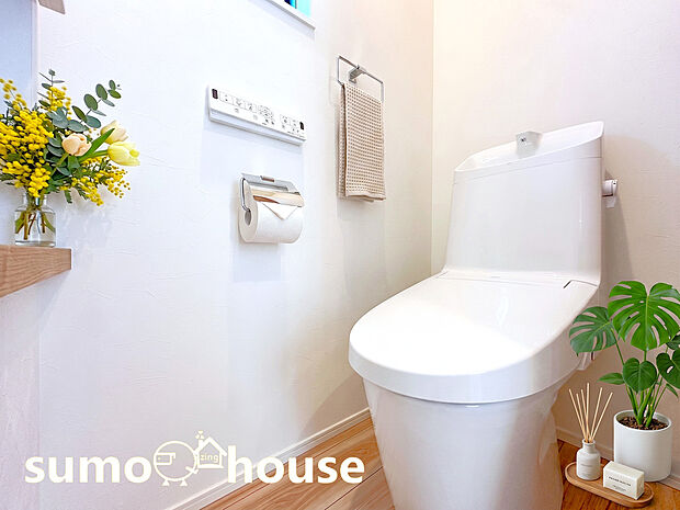 【ウォシュレットトイレ】トイレは1階と2階の計2箇所に設置。朝の忙しい時間帯も家族で快適に利用できます。(家具等はCGです)