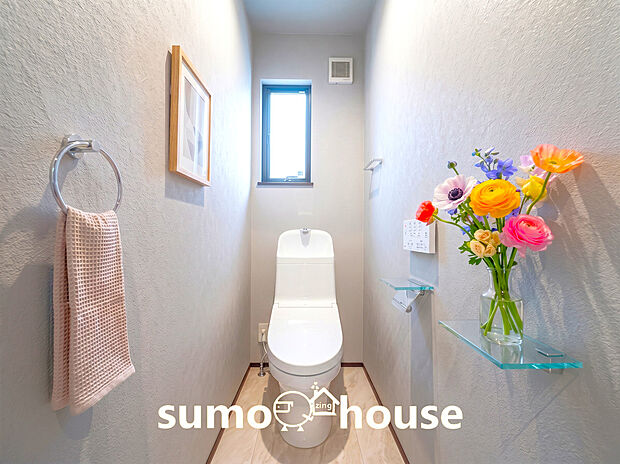 【ウォシュレットトイレ】いつでも快適にご使用できるシャワー付トイレを1階と2階の2箇所に完備しています。(家具等はCGです)