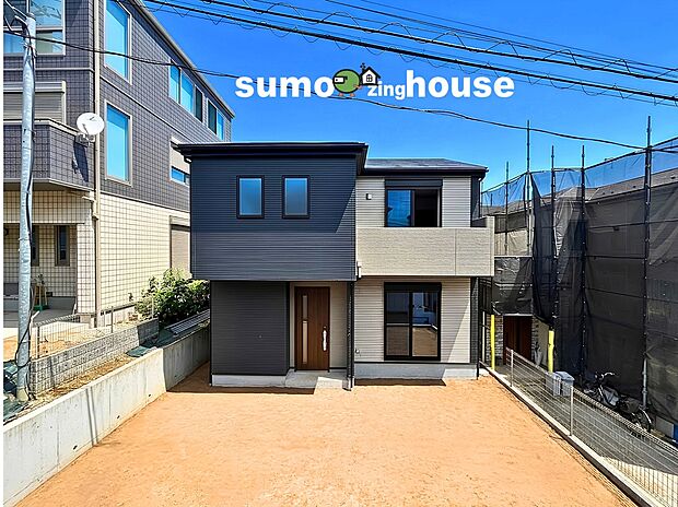 【駐車2台可能なゆとりの敷地を持つデザイナーズ住宅】まるで一枚の絵画のように、建築そのものが芸術となる住まい。最高峰のデザイナーズ住宅は、素材・空間・光の三位一体によって生み出される静謐と力強さを併せ持つ存在です。