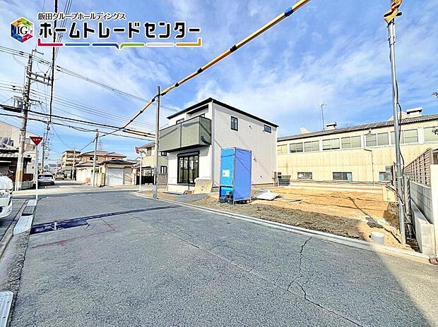 【前面道路含む現地写真】ご見学はまだ早いかな？と思われましたら資料だけでもお届け致します。ご希望条件をしっかりお伺いし、必ずぴったりを見つけます。