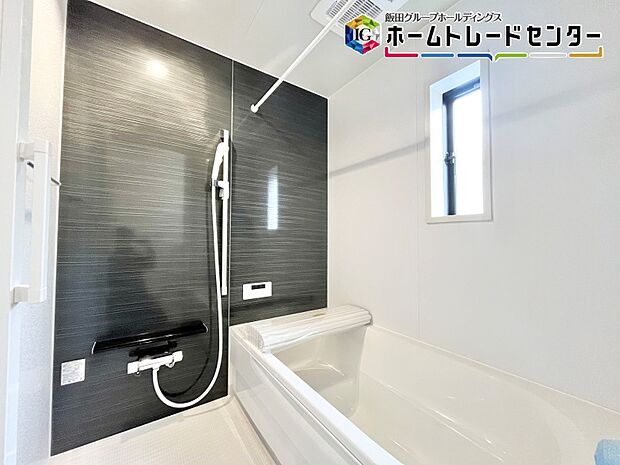 【バスルーム】1坪タイプの浴室は1日の疲れを癒してくれます♪