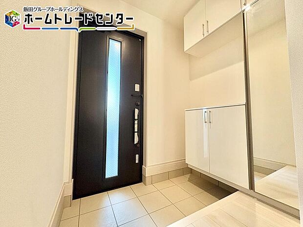 【玄関】玄関のシューズボックスは大容量で4人家族でも安心です！お客様を迎える玄関をいつもスッキリさせられます♪