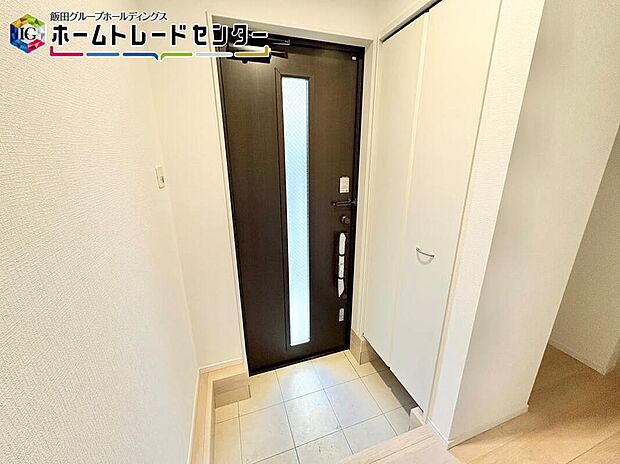 【玄関】玄関のシューズボックスは大容量で4人家族でも安心です！お客様を迎える玄関をいつもスッキリさせられます♪