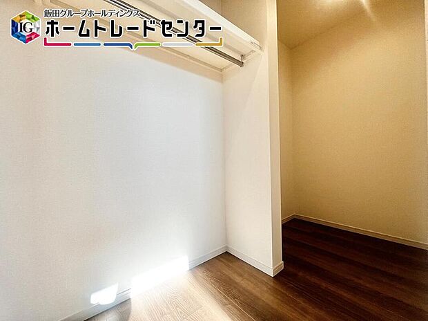 【【収納】】写真でも伝わる収納の奥行き！荷物の置き所には困らないでしょう。