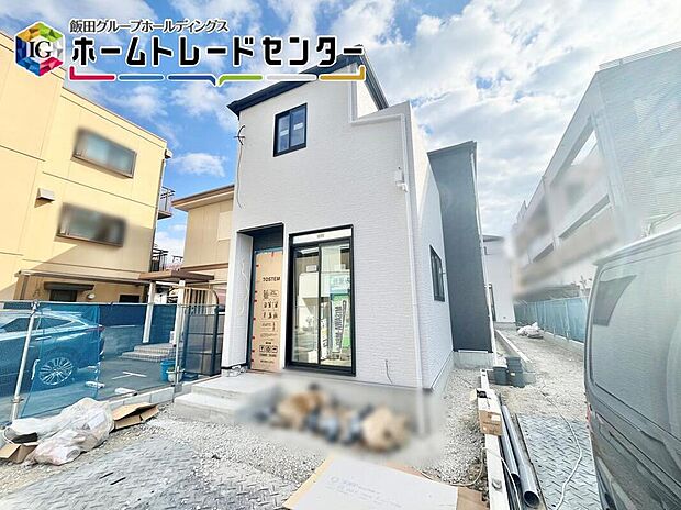 【現地外観写真】カースペース２台確保！堺市の中心ターミナル駅「堺東」まで徒歩１４分の立地♪