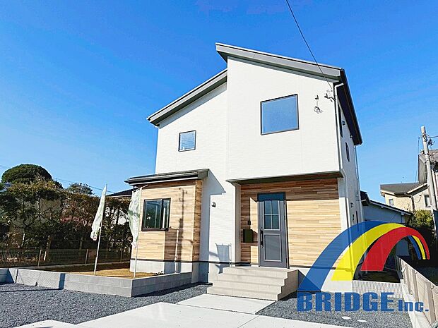 落ち着いた色合いでスタイリッシュな邸宅