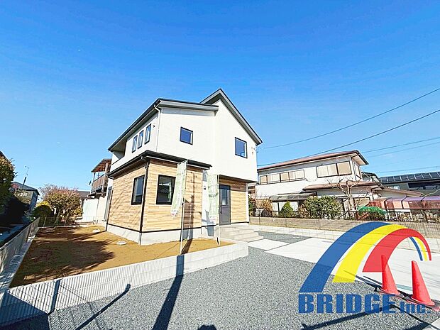 広々した敷地で駐車も最大3台可能です。