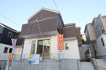 モダンな外観　2号棟