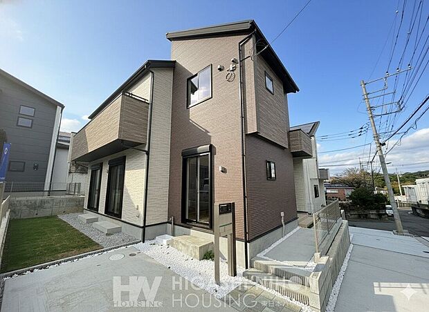 【類似外観同仕様写真】同ハウスメーカー施工例のため構造、階数、仕様は同一ですが、窓・ドア・バルコニー等の位置や形状、外壁・屋根等の色は実物と異なる場合があります。