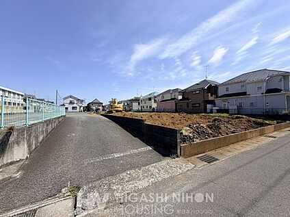 前面道路含む外観