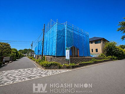 前面道路含む外観
