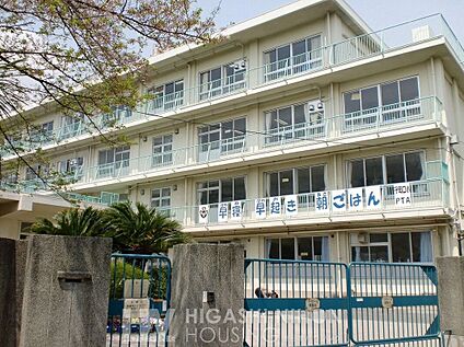 川崎市立子母口小学校 560m